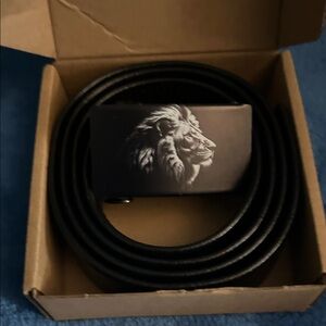 Fashion Black Lion Emblem Belt.